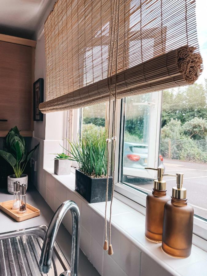 Hollybush Apartment, By Solace Stays Newport  Exterior foto